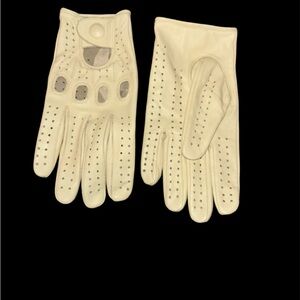 🏖️☘️Cream Vintage-Style Driving Gloves with Intricate Perforations